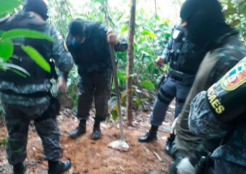 Acusados de enterrar homem de cabeça para baixo são detidos em Manaus