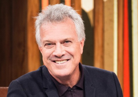 Pedro Bial celebra o sucesso de seu talk show e sonha com Putin e Lady Gaga