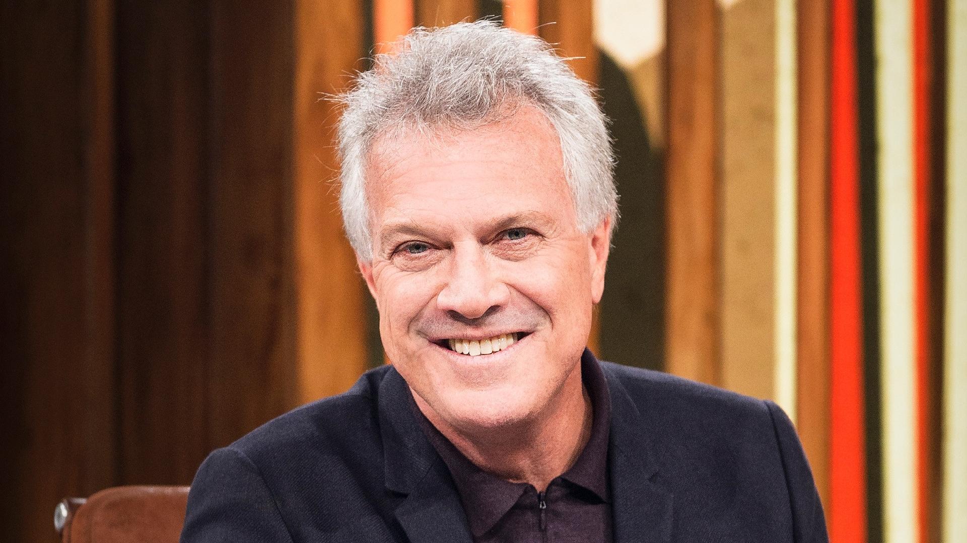 Pedro Bial celebra o sucesso de seu talk show e sonha com Putin e Lady Gaga