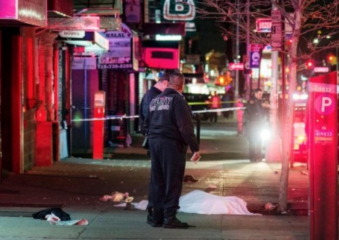 Carro atropela multidão em Nova York e deixa um morto e cinco feridos