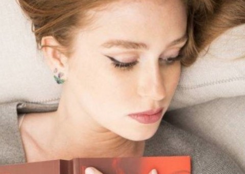 Marina Ruy Barbosa lança livro de poesias e faz declaração de amor