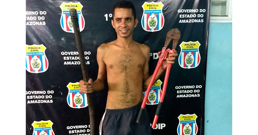  Sorrindo, homem é preso acusado de arrombar loja no Centro de Manaus 