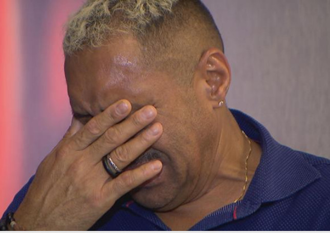 Tiririca não consegue controlar choro e fala sobre propinas em entrevista