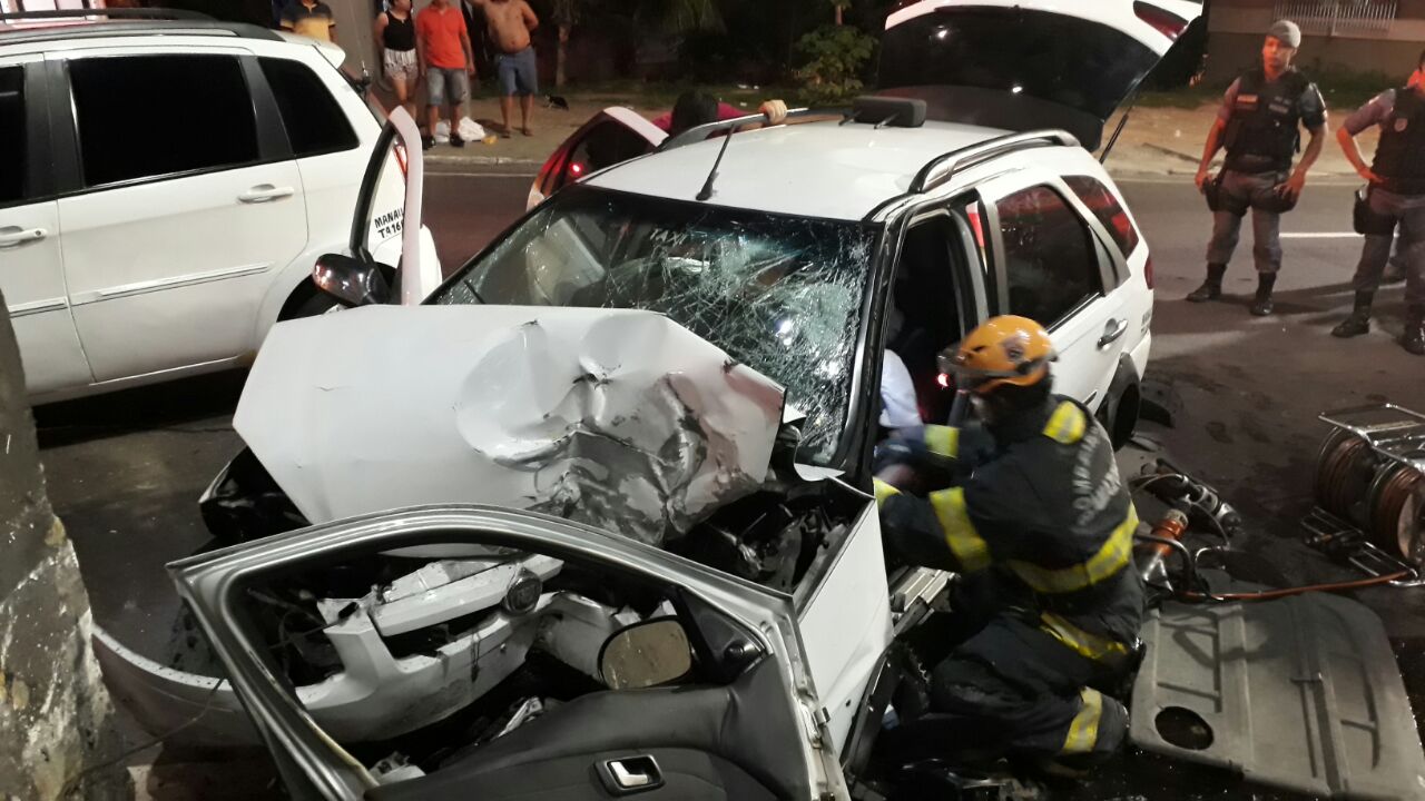 Taxista fica gravemente ferido após colisão na av. Torquato Tapajós