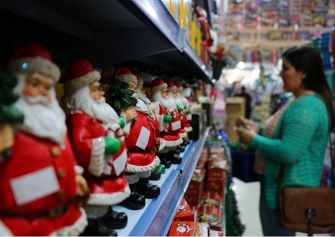 Operação 'Boas Festas' fiscaliza qualidade de produtos para comercialização em comércios   