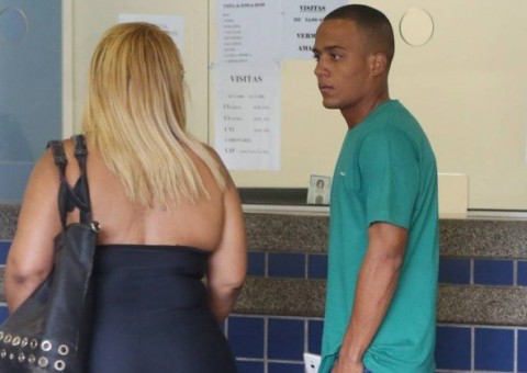 Estado de saúde de jovem baleada no Alemão é gravíssimo