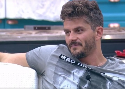 Marcos Harter causa polêmica ao falar de negros e é chamado de racista