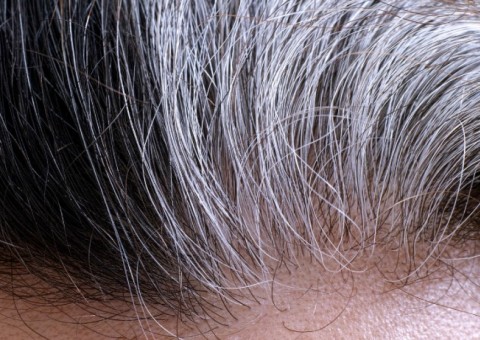 Fique livre dos cabelos brancos de forma natural usando apenas 2 ingredientes