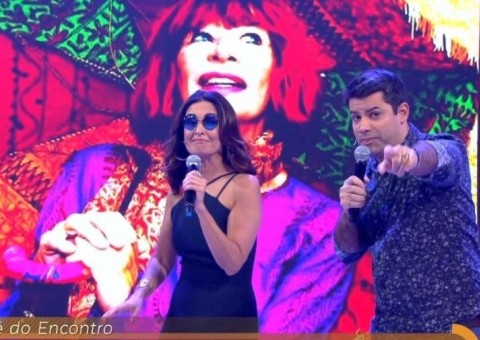 Fátima Bernardes desafina ao vivo e vira piada na internet