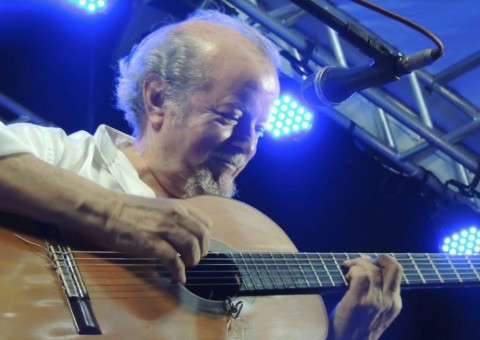Sebastião Tapajós apresenta show gratuito no Teatro Amazonas