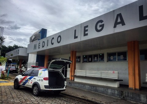 Homem é executado com três tiros por dupla misteriosa em bar de Manaus