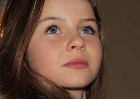 Menina de 11 anos se suicida por se achar feia e deixa país horrorizado