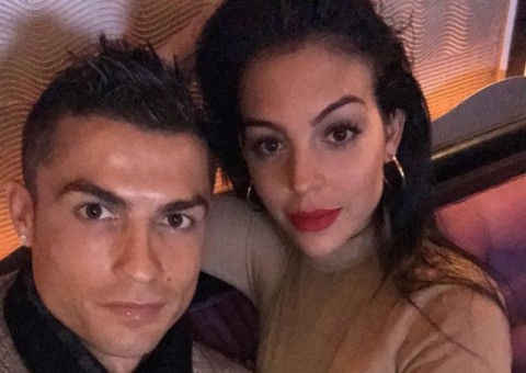 Filha de Cristiano Ronaldo estampa capa de revista com roupa de grife