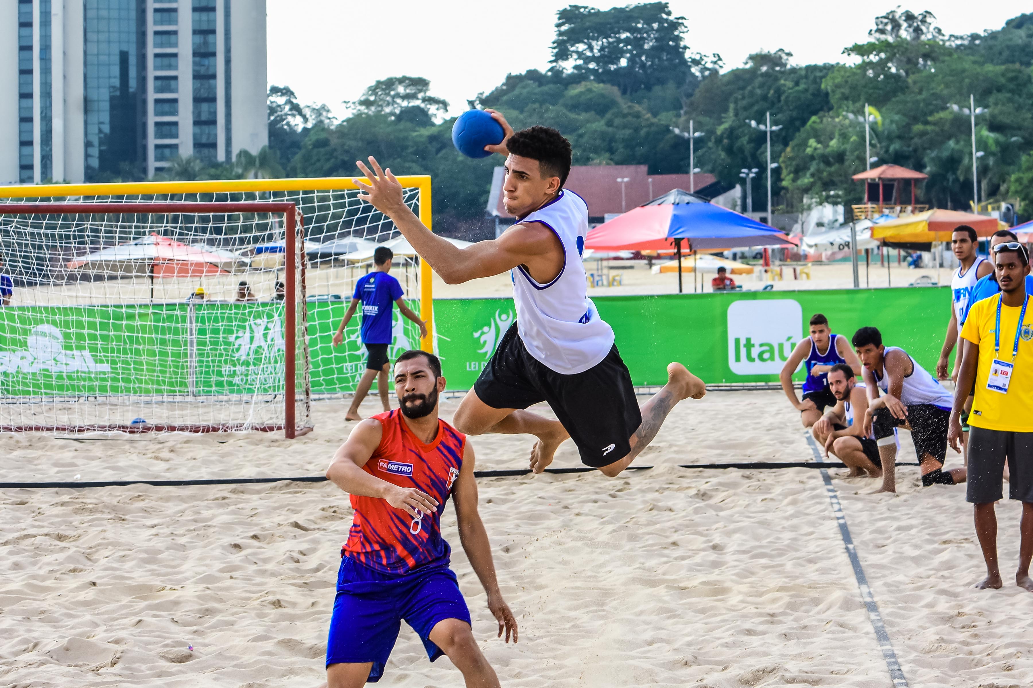 Ponta Negra recebe atletas internacionais nesta terça para Jogos de Praia Universitário