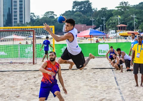 Ponta Negra recebe atletas internacionais nesta terça para Jogos de Praia Universitário