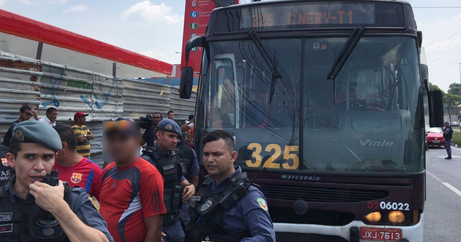 Quatro passageiros são alvejados durante assalto a ônibus em Manaus