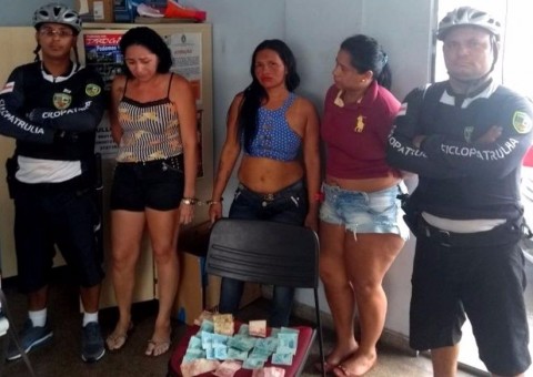 Mulheres são detidas suspeitas de furtarem dinheiro de homem em hotel de Manaus