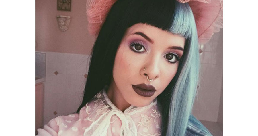 'Amiga' acusa cantora Melanie Martinez de estupro e revela detalhes do suposto crime