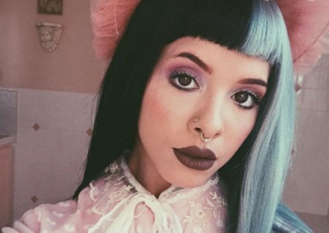 'Amiga' acusa cantora Melanie Martinez de estupro e revela detalhes do suposto crime