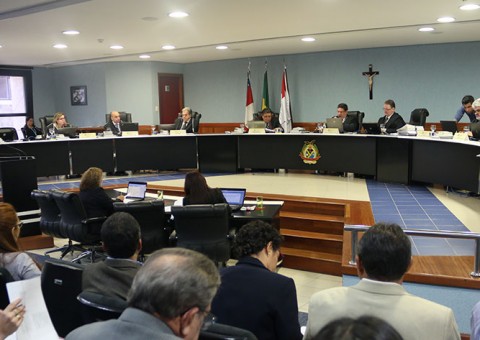 Ex-secretário da Seduc é condenado a devolver R$ 2,2 milhões aos cofres públicos 