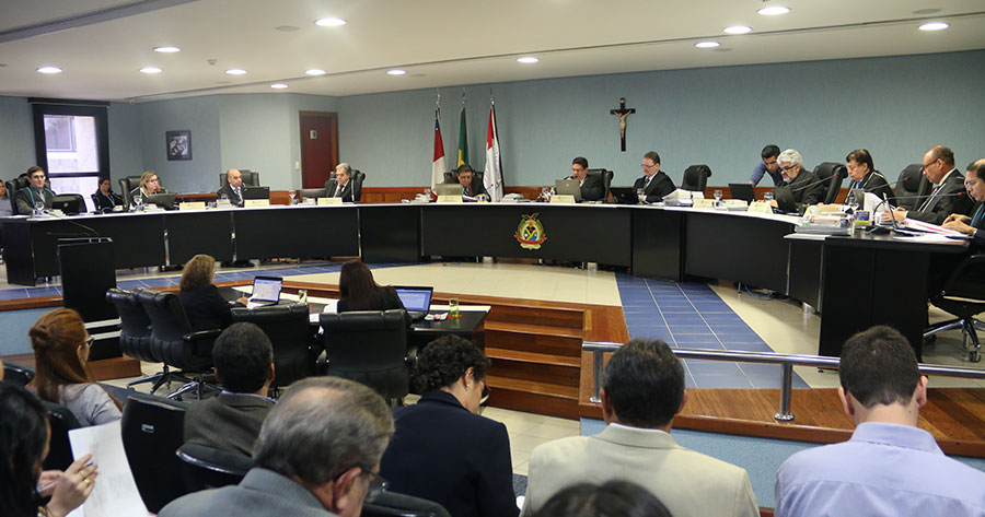 Ex-secretário da Seduc é condenado a devolver R$ 2,2 milhões aos cofres públicos 