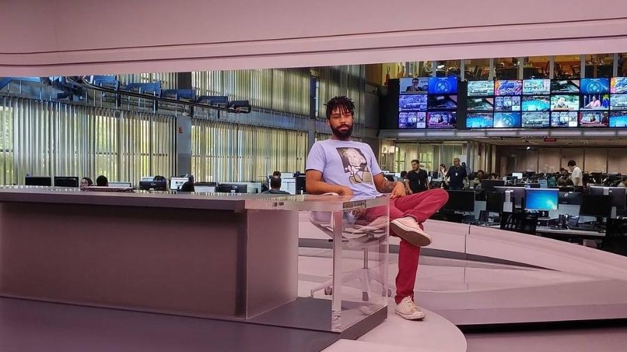 Homem que vazou vídeo de William Waack entra na Globo e choca com foto ousada