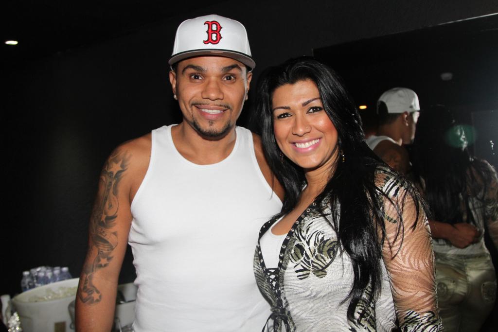 Cantor Naldo é preso após agredir Mulher Moranguinho