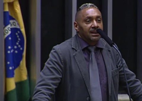 Tiririca faz seu primeiro e anuncia que é o último discurso de seu mandato