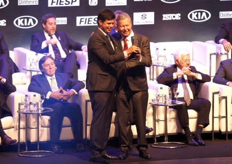 Prefeito Artur Neto participa de premiação 'Brasileiro do Ano 2017'