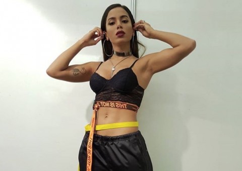 Anitta prepara festa da firma com presentão para funcionário