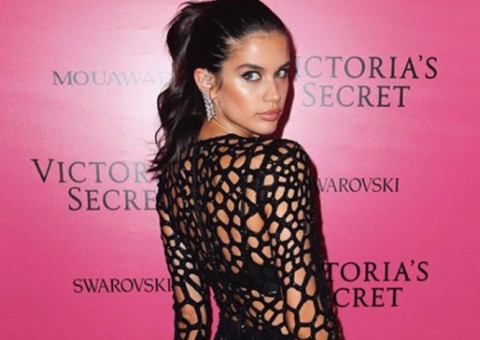  Modelo da Victoria’s Secret mostra partes íntimas em vídeo e bomba na internet