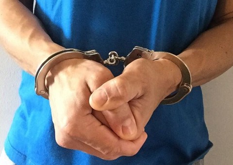 Jovem é preso suspeito de matar dentista e espancar idoso após pichar muro