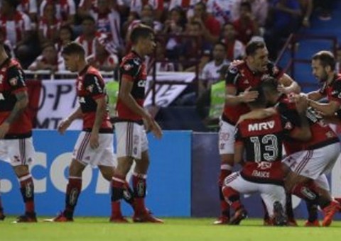De virada, Independiente derrota Flamengo no primeiro jogo da final da Sul-Americana