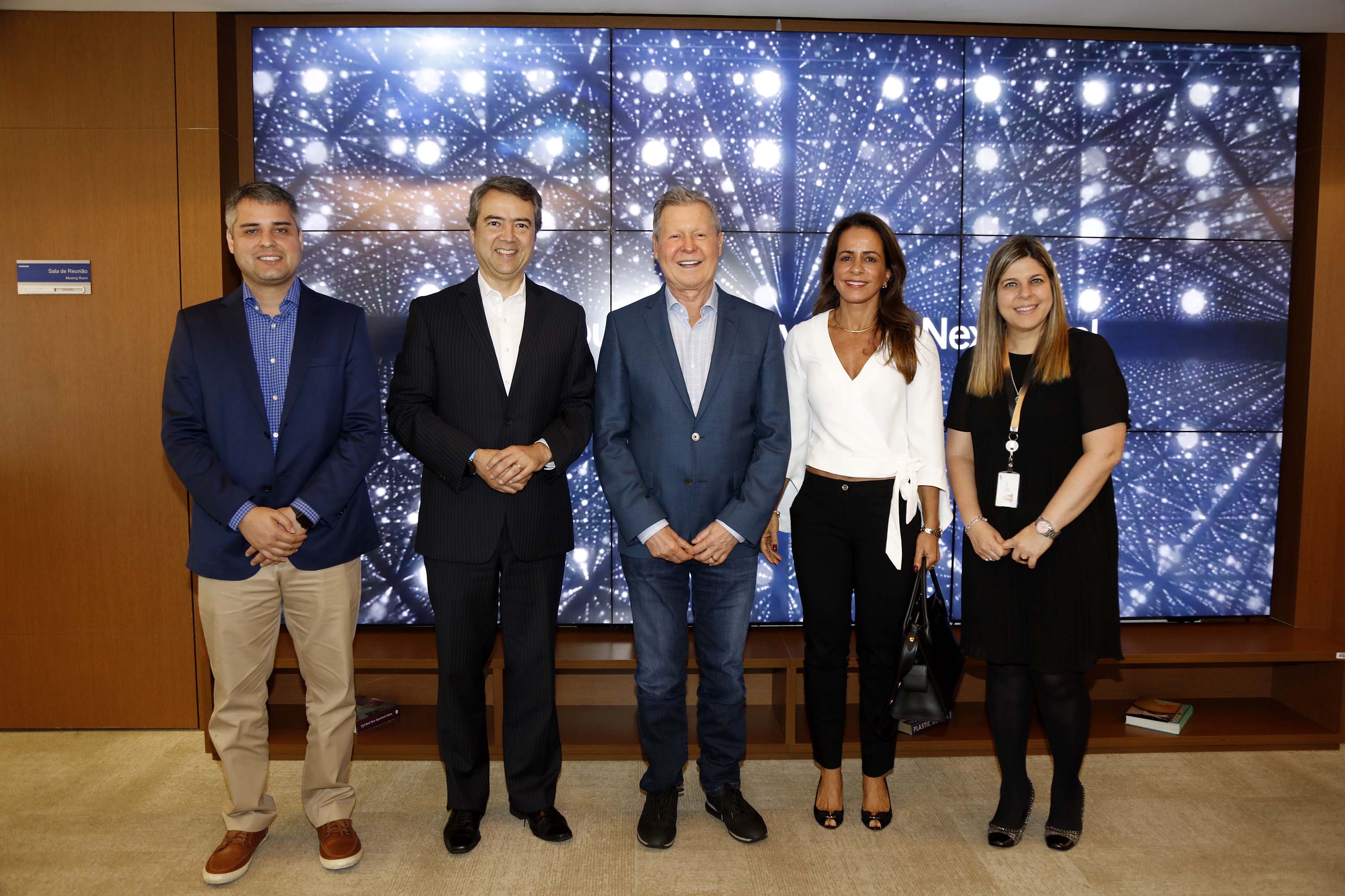 Prefeito Arthur Neto e diretoria da Samsung discutem novos investimentos para Manaus