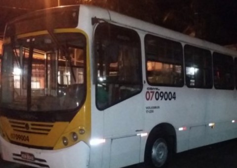 Passageiro reconhece assaltante e ajuda polícia a frustrar roubo em Manaus