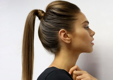 Prender o cabelo de forma errada pode causar queda. Saiba como evitar