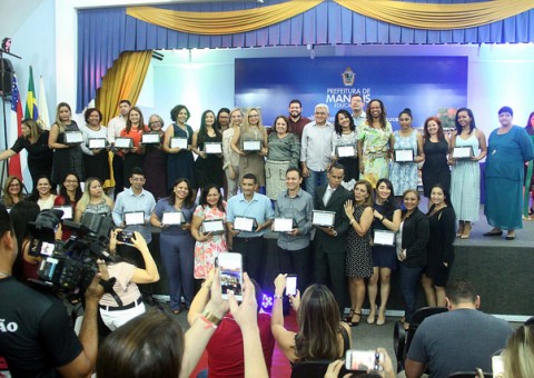 Professores são homenageados em inauguração de Galeria de Honra em Manaus