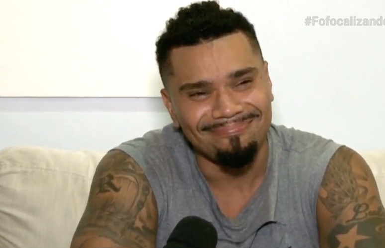 Naldo chora, confirma agressão e diz que ama Mulher Moranguinho