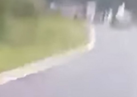 Vídeo chocante mostra homem sendo esmagado até a morte ao tentar tirar selfie