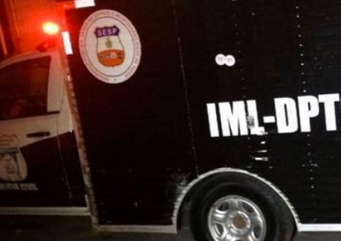 Bêbado, homem vai urinar em igarapé de Manaus e o pior acontece