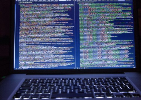 Homem invade sistema de cadeia para reduzir pena de amigos