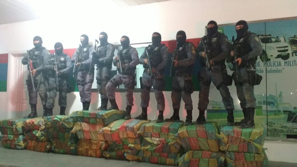 Polícia apreende 1,5 tonelada de drogas escondidas em furo de rio no Amazonas
