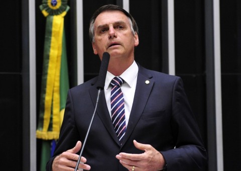 Além de ex, Bolsonaro também nomeou atual mulher na Câmara 