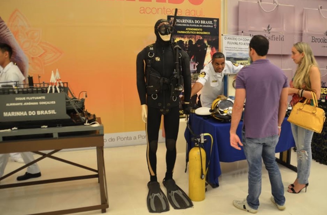 Exposição Dia do Marinheiro movimenta shopping em Manaus