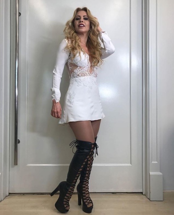 Joelma revela local inusitado onde conheceu o namorado