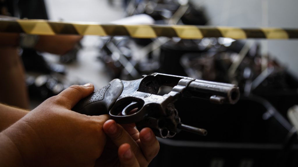 Mulher e amante são presos suspeitos de matar sargento