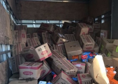 Dupla é presa por adulterar validade de mercadorias vencidas para vender em Manaus