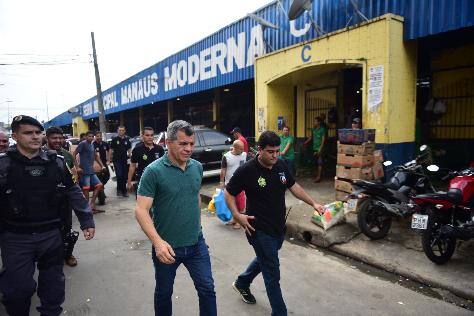 Suspeitos de tráfico e roubo são detidos em operação policial na Manaus Moderna