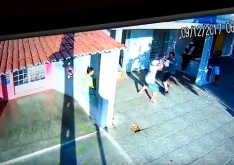 Homem reage a assalto em loteria e expulsa bandidos com vassouradas