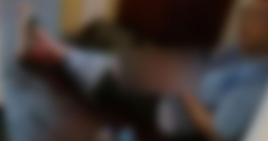 Mulher arranca testículo do namorado com os dentes após recusa de sexo a três